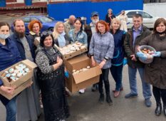 В Курске для бездомных и нуждающихся испекли более 300 куличей