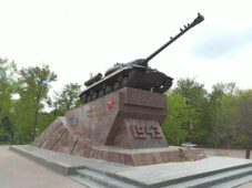 В Курске завершили реставрацию памятника танкистам-героям Курской битвы