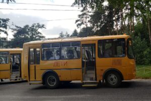 В районы Курской области поступило 6 новых школьных автобусов