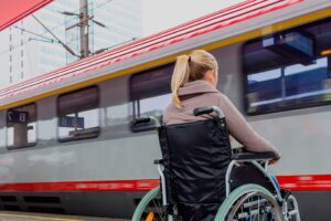 Инвалиды смогут купить билеты на поезд в интернете