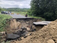 В Курской области продлили ремонт разрушенной ливнем дороги