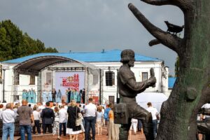 Фолк-группа «Отава Ё» исполнила курскую «Тимоню» на Коренской ярмарке
