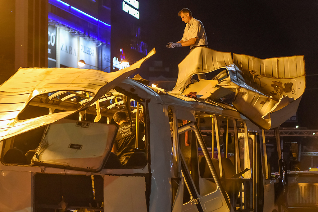 Взрыв автобуса в тольятти. Электробус взорвался в Москве. Взрыв автобуса в Урумчи.