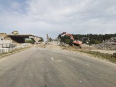 На выезде из Курска продолжается ремонт путепровода