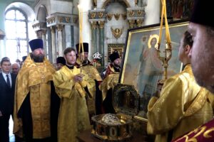 В Курск доставили мощи святого Александра Невского