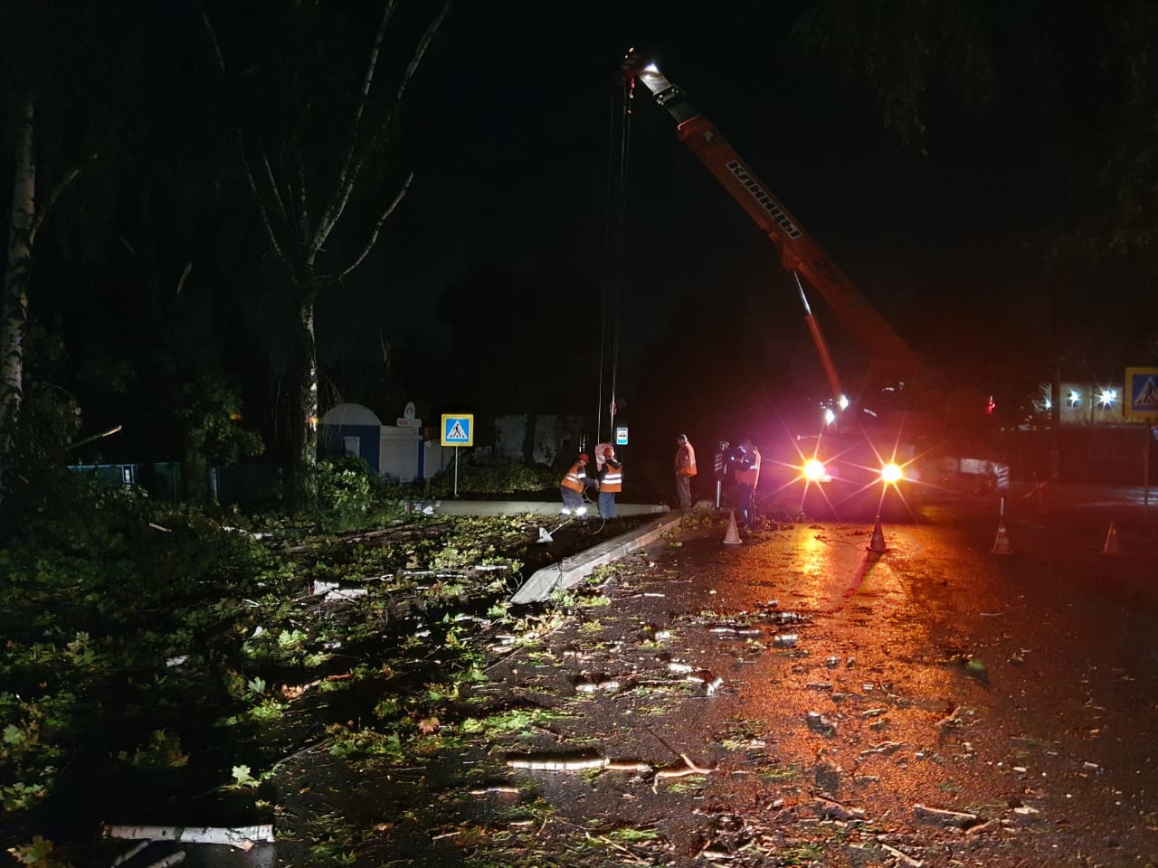 Трамвай на дзержинского курск. Непогода в курске вчера. Курск новости садилова. Пожар в октябрьском районе. Автомобиль.