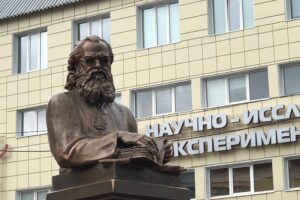 В Курске открыли памятник святителю Луке