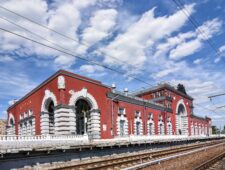 В Курске начался ремонт фасада железнодорожного вокзала