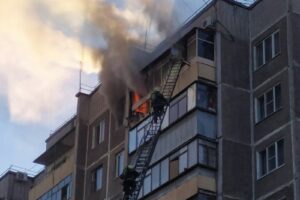 В Курске в квартире на улице Крюкова сгорел балкон