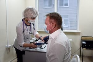 Губернатор привился  от гриппа