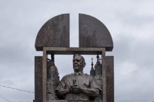 Увековечили  с колосьями  в руках