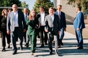 Министров вызывали?