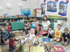 Воспитатель из Курска получила знак «Почетный работник воспитания и просвещения РФ»