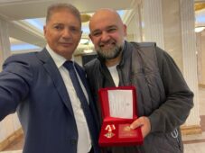 Главному врачу Коммунарки вручили курскую медаль имени Короткова