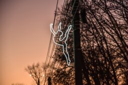 Курскую Боевку украсили 10 светодиодных фигур спортсменов