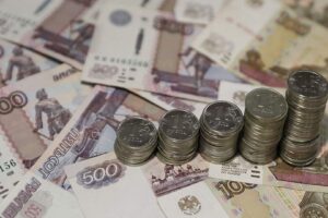 Пошли на снижение: Минэк ухудшил прогноз по росту доходов россиян до 2,5%