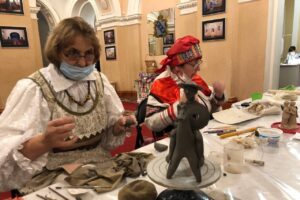 «Хлебом  не корми,  дай руками  поработать!»