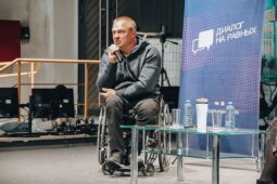 Куряне поговорили «на равных» со спортсменом-паралимпийцем Сергеем Шиловым