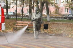 Детский парк Курска прошел санитарную обработку против covid-19.