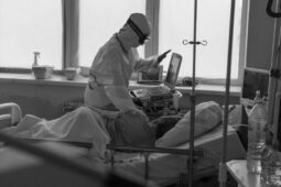 В Курской области от коронавируса умерла 76-летняя женщина