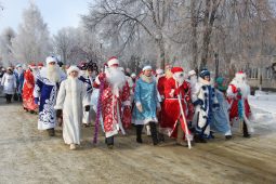 В Горшечном Курской области прошел парад Дедов Морозов
