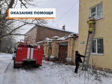 В Курской области спасатели помогли 81-летнему пенсионеру, запертому в квартире