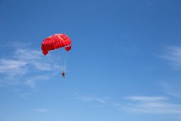 Воспитанникам курского интерната подарили прыжки с парашютом