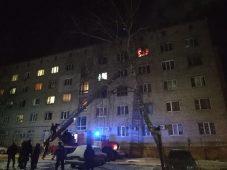 В центре Курска горит общежитие