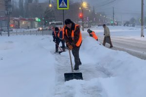 В Курске 70 снегоуборочных машин устраняют последствия снегопада