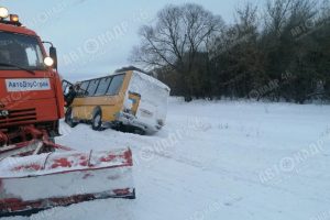 В Курском районе автобус с детьми улетел в кювет
