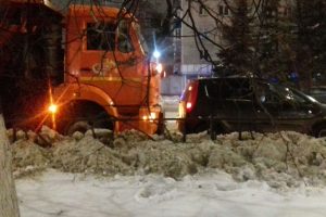 В Курске «Камаз» со снегом въехал в легковой автомобиль, есть раненая