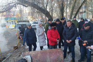 Губернатор Роман Старовойт проверил ход ликвидации коммунальной аварии в Курске