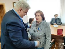 Курянке вручили медаль «За заслуги перед Курской областью»