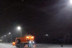 На дорогах Курска снег убирают 39 единиц спецтехники