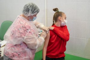 В Курске в детской поликлинике №7 подростков начали прививать от COVID-19