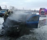 В Курске на проспекте Дериглазова сгорел автомобиль Renault Logan