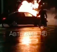 На площади Перекальского в Курске загорелась машина