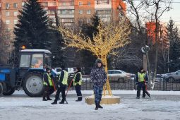 В Курске осужденные убирают снег на улицах города
