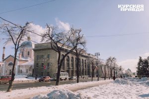 В Курске на сутки перекрыли две улицы для очистки снега