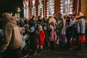 Беженцы прибывают  из Мариуполя  и Харькова