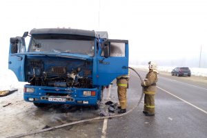 На трассе в Курской области сгорел КАМАЗ