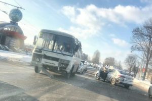 В Курске столкнулись такси и ПАЗик