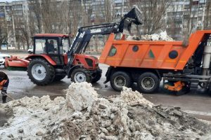 Глава города просит курян убрать автомобили, мешающие расчищать улицы от снега