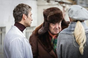 Большая афиша на диване