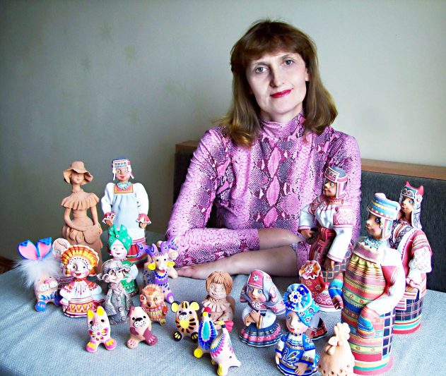 В комитете ЗАГС Курской области состоялся мастер-класс по созданию народной куклы «Столбушка»