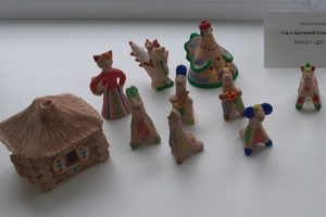 В мире  глиняных игрушек