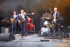 Игорь Бутман поздравил курянок с 8 Марта