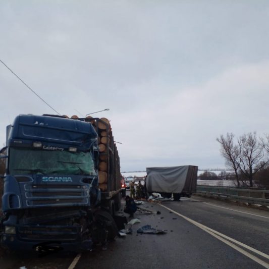 В Курской области столкнулись «Газель» и фура