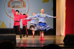 В Курске ансамбль песни и пляски Росгвардии дал концерт беженцам Донбасса