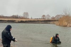 Курские спасатели второй день ищут тело утонувшего мужчины